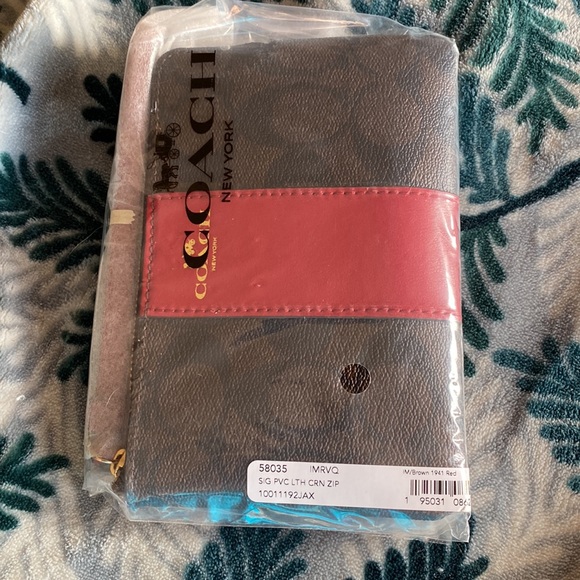 NWT Coach corner zip wristlet in Sig Canvas gold/brown 1941 Red - Picture 5 of 5